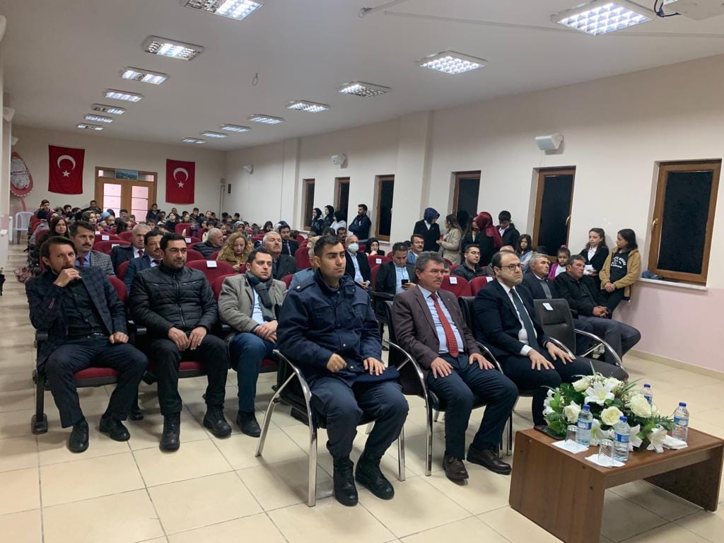 Kaymakamımız Sayın Dr. Erdal BİLGİÇ, 12 Mart İstiklal Marşının Kabulü ve Mehmet Akif Ersoy'u Anma programına katıldı.